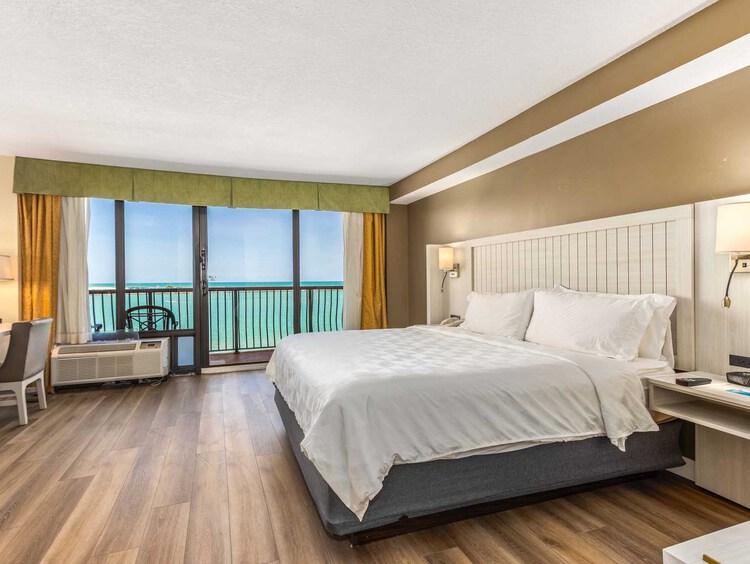King standard room with private balcony