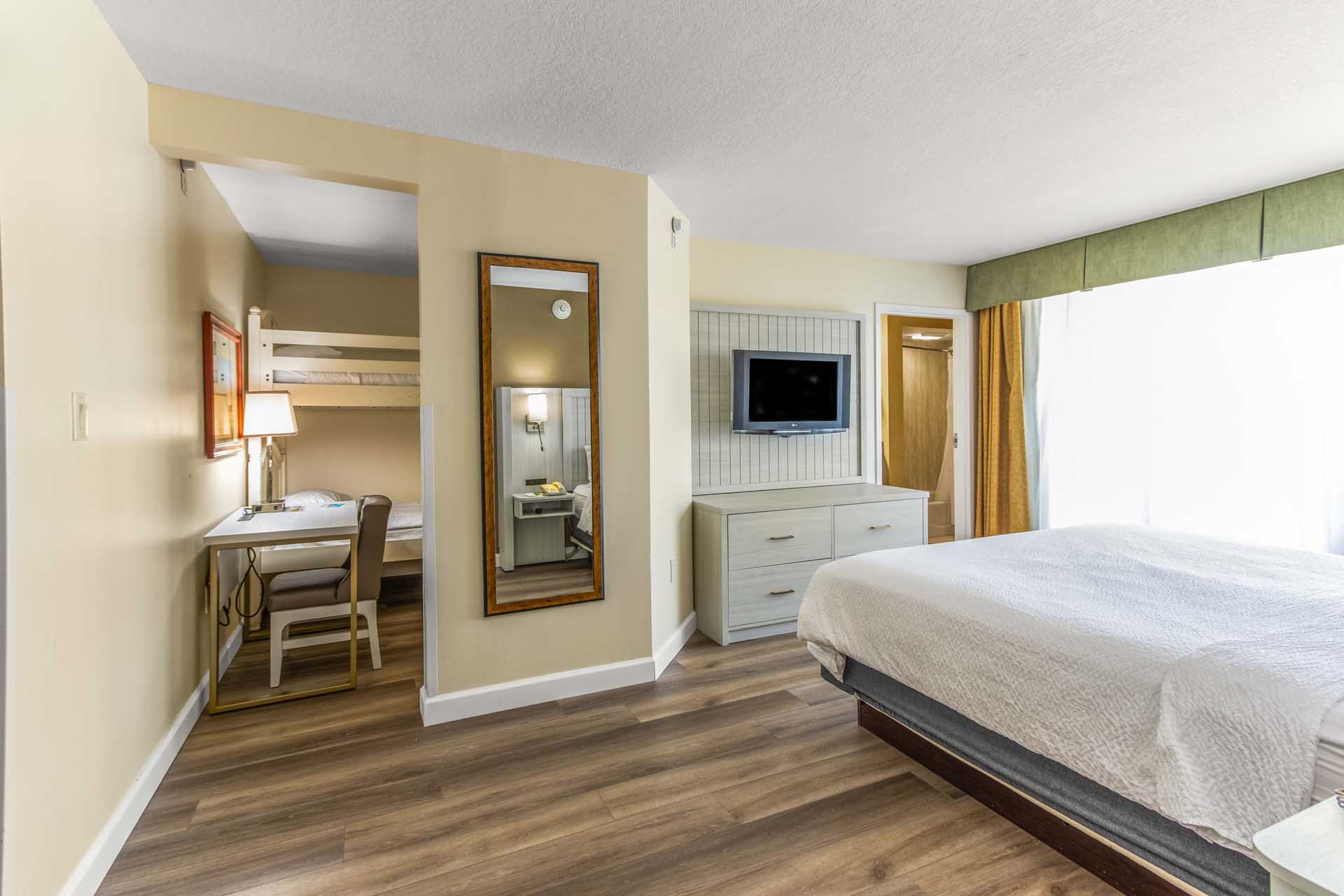 King bed and twin bunk beds